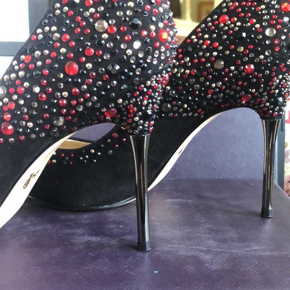 Vince Camuto Signature VI- Paola Black Suede 9.5M NIB